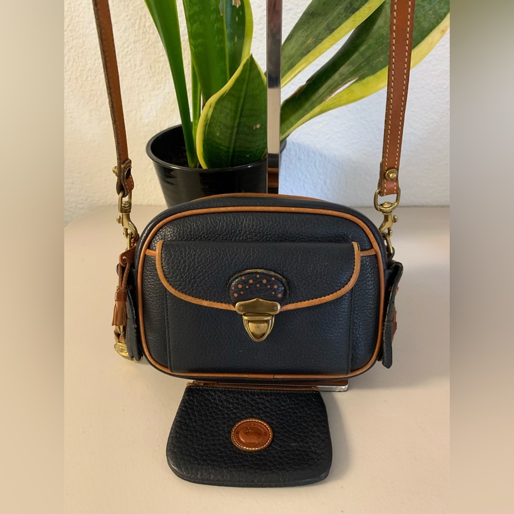 ππDooney & Bourke Crossbody/ Coin Purse AWL - Picture 1 of 16